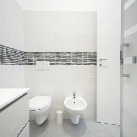 Spacious - 4 Bedrooms And 3 Bathrooms ברגמו