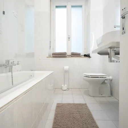 Spacious - 4 Bedrooms And 3 Bathrooms * ברגמו