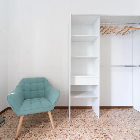 アパート Spacious - 4 Bedrooms And 3 Bathrooms ベルガモ