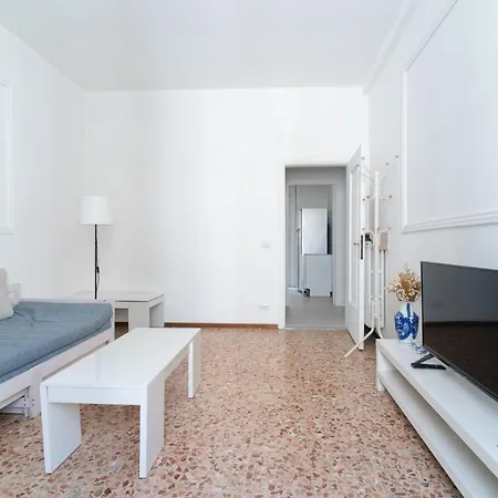 Spacious - 4 Bedrooms And 3 Bathrooms * ベルガモ