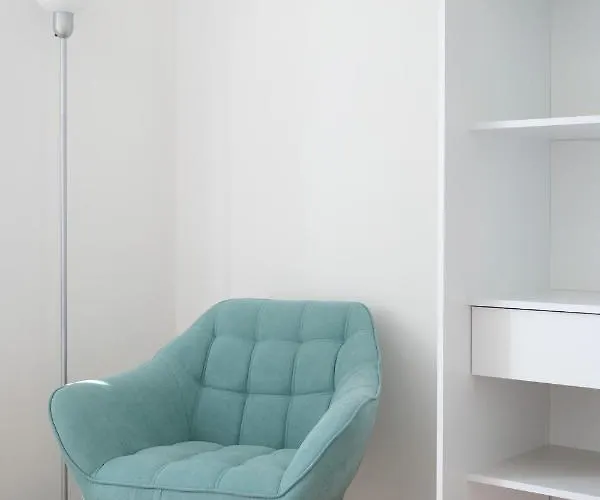 Spacious - 4 Bedrooms And 3 Bathrooms Apartment *