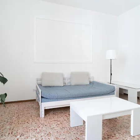 Spacious - 4 Bedrooms And 3 Bathrooms Apartament